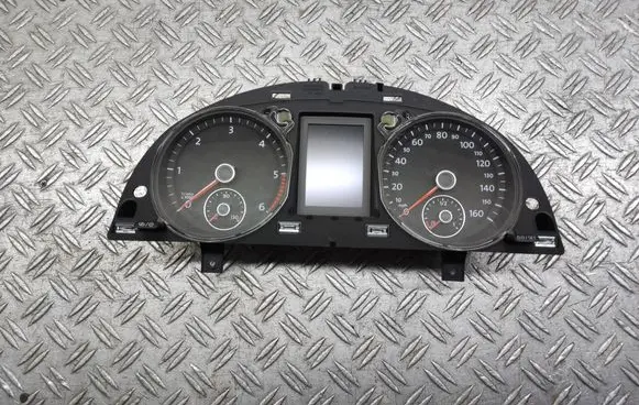 Volkswagen PASSAT B7 Speedometer (instrument cluster) 3AA920971A 003399