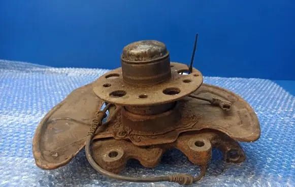 Mercedes-Benz CLK A209 C209 Front wheel hub