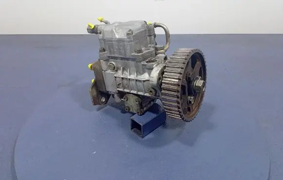 Audi A4 S4 B6 8E 8H Fuel injection high pressure pump 038130107J