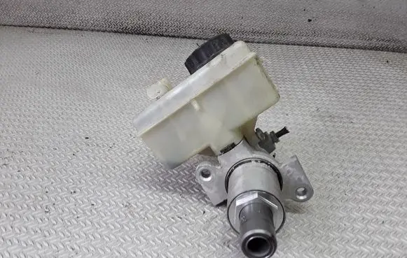 Mercedes-Benz S W220 Master brake cylinder 32662134