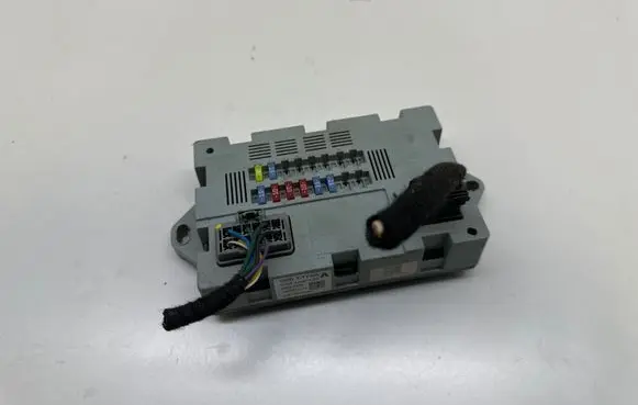 Jaguar XE Fuse module CPLA14Q073AA 73707520