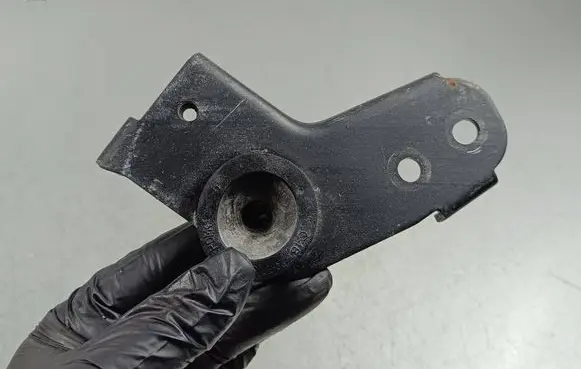 Genesis GV70 Radiator mount bracket 