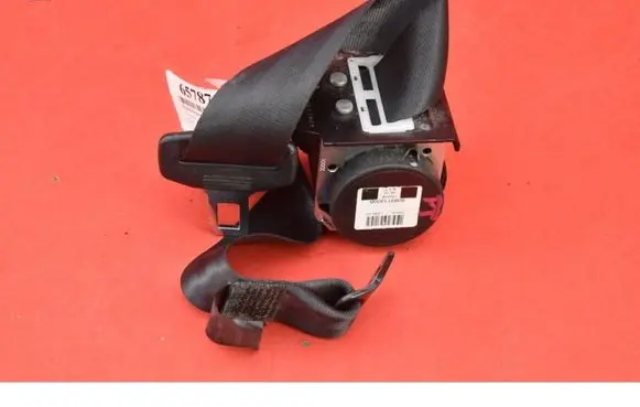 Toyota Avensis T270 Front seatbelt 7336005170