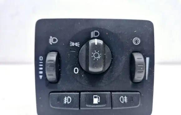 Volvo V50 Light module LCM 30669736 04W36T
