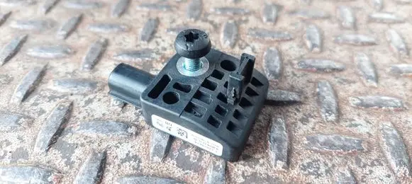 Opel Mokka X Airbag deployment crash/impact sensor 13578678