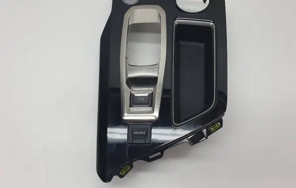 Peugeot 5008 II Gear shifter surround trim plastic
