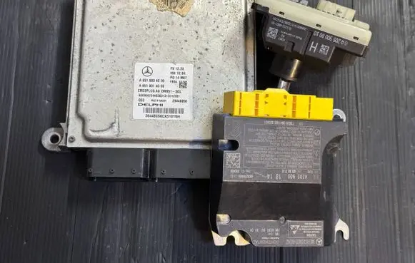 Mercedes-Benz C W205 Engine ECU kit and lock set A6519004500 A6519014000