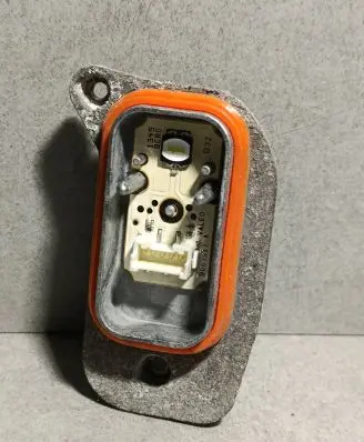 BMW i3 LED ballast control module 90035101 F140109 M1150