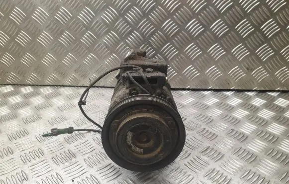 Volkswagen PASSAT B5.5 Air conditioning (A/C) compressor (pump) 8D0260808