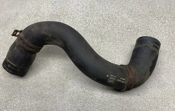 Opel Insignia B Engine coolant pipe/hose 13478735 422346486