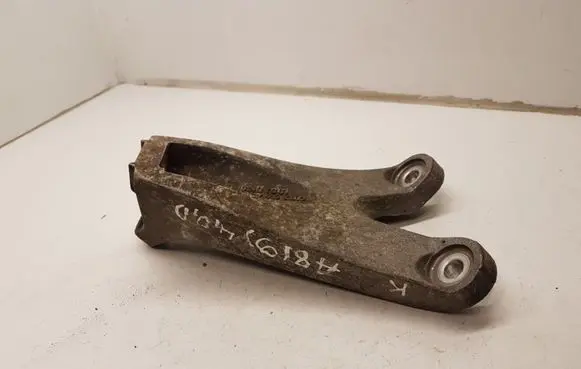 Audi A8 S8 D3 4E Engine mounting bracket 4E0199307BD