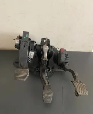 Opel Corsa D Pedal assembly 55703354