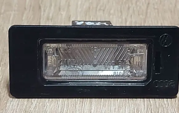 Skoda Yeti (5L) Number plate light 8T0943021