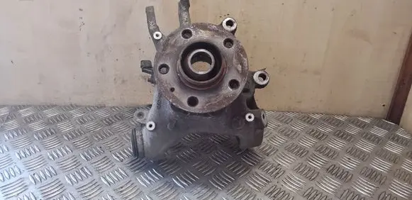 Rear wheel hub