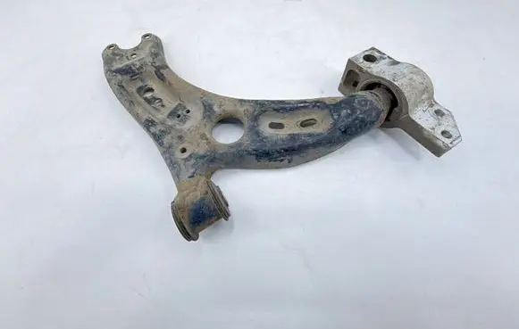 Volkswagen PASSAT B7 Front control arm
