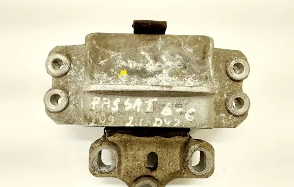 Volkswagen PASSAT B6 Engine mount bracket 3C0199555