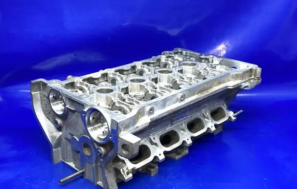 Audi A4 S4 B6 8E 8H Engine head 06B103373AM 06B103127N
