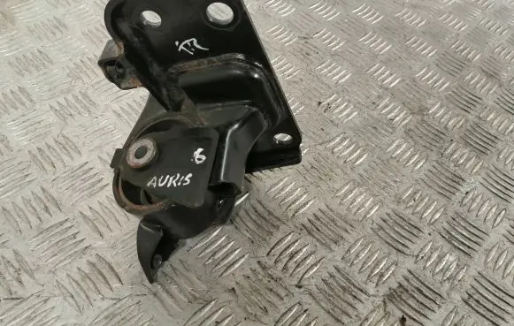 Toyota Auris 150 Engine mount bracket 123720R020