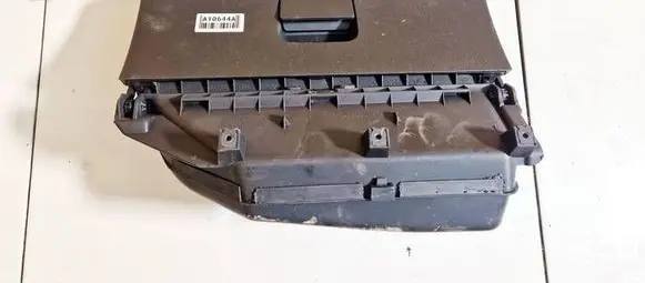Volkswagen Polo IV 9N3 Glove box 6q1857121