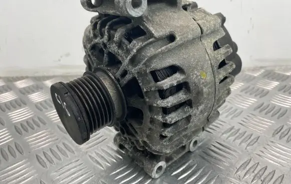 Mercedes-Benz C W204 Generator/alternator A0009067902 2617417A