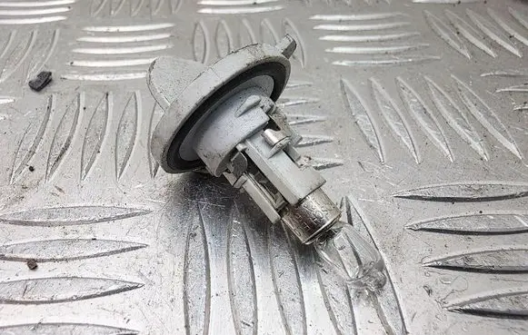 Citroen C4 I Picasso Headlight/headlamp bulb 16300900