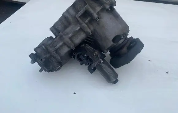 Gearbox transfer box case