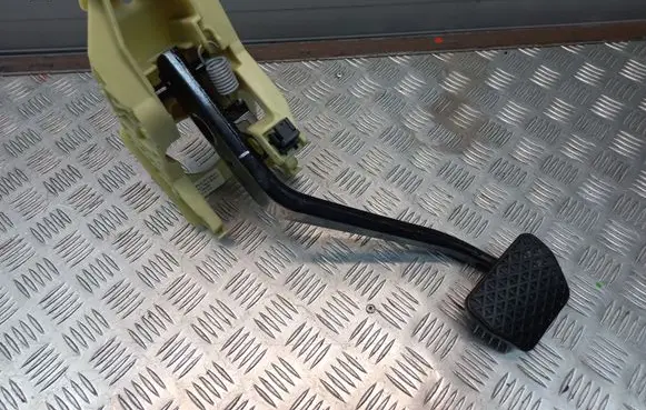 BMW X6 E71 Brake pedal 6791900