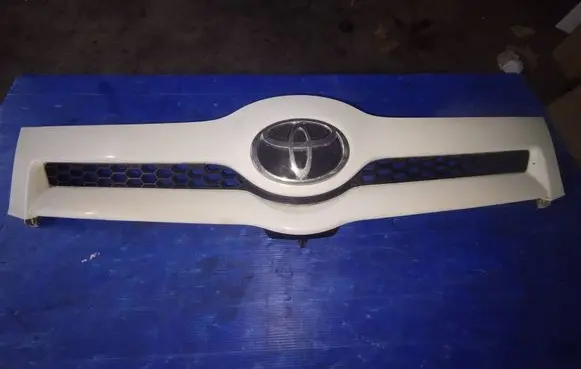 Toyota Corolla Verso AR10 Front grill 531110F020