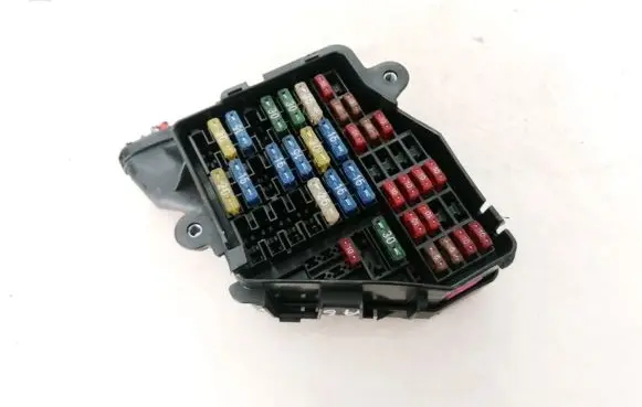 Volkswagen PASSAT B5 Fuse box set