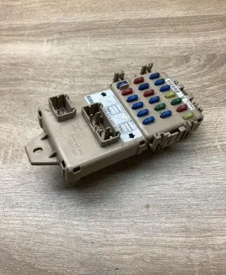 Subaru Forester SG Fuse module 306218 LB100602B