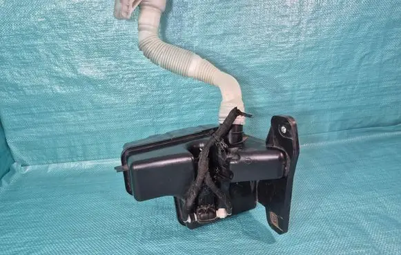 Windshield washer fluid reservoir/tank