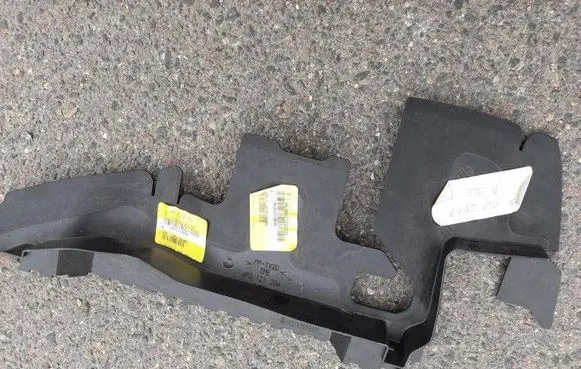 Audi Q7 4L Air intake duct part 4L0121284A
