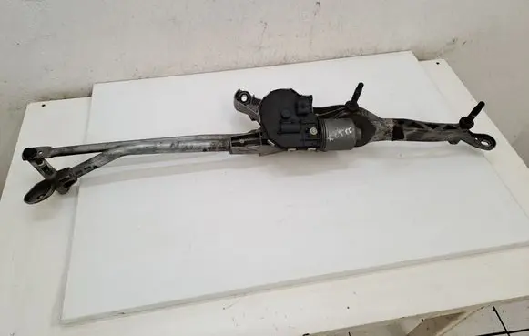 Front wiper linkage and motor