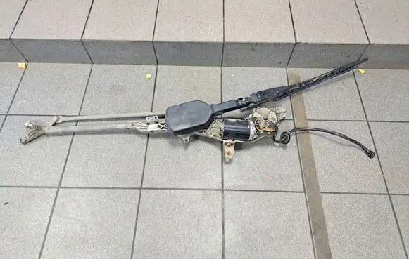 Mercedes-Benz S W140 Front wiper linkage and motor