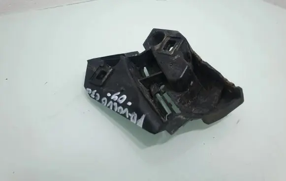 Volvo C30 Front bumper mounting bracket 30655936