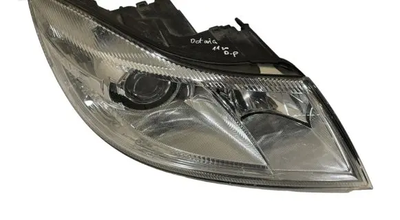 Skoda Octavia Mk2 (1Z) Headlight/headlamp