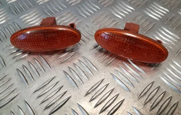 Front fender indicator light
