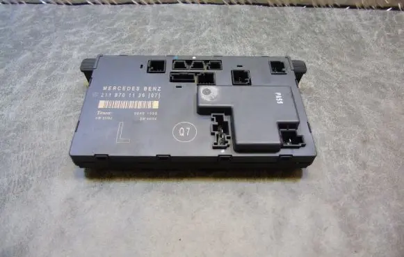 Mercedes-Benz E W211 Door control unit/module 2118701126