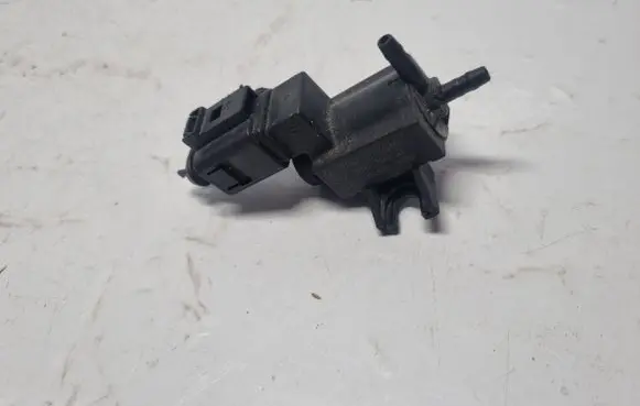 Audi A8 S8 D3 4E Turbo solenoid valve 037906283D 07T065 72809800