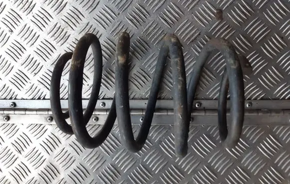 Jeep Cherokee III KJ Rear coil spring
