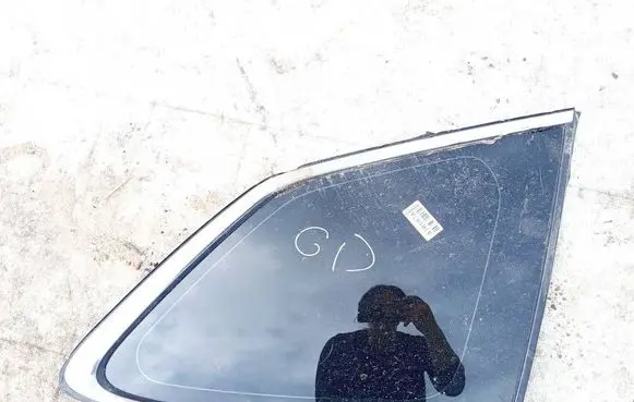 Subaru Legacy Rear side window as2