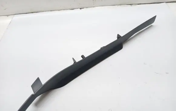 Land Rover Discovery 3 - LR3 (A) pillar trim EMB500221