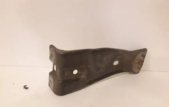 Fender mounting bracket