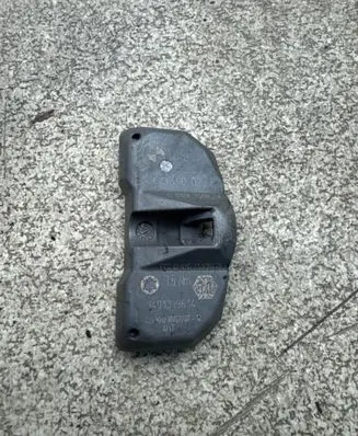 BMW X5 E70 Tire pressure sensor 6779490 1401319814