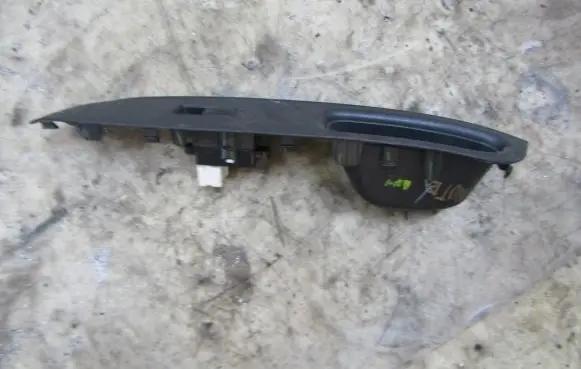 Nissan Note (E12) Electric window control switch