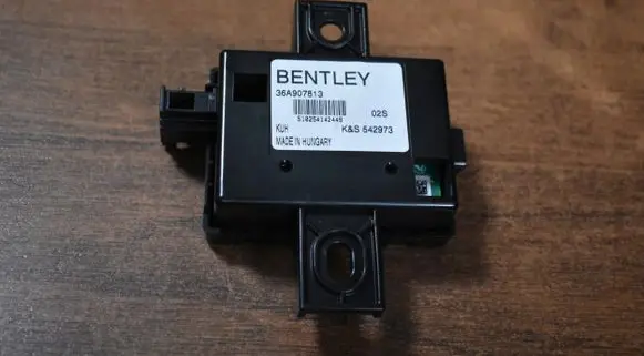 Mercedes-Benz 190 W201 Trunk lid opening control unit 36A907813
