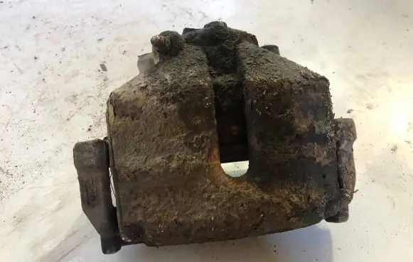 Volkswagen PASSAT B6 Front brake caliper