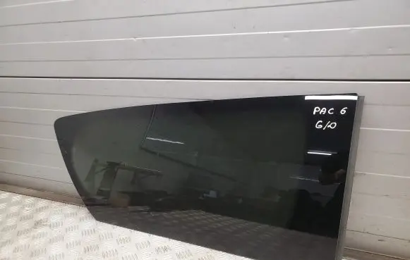 Chrysler Pacifica Rear side window P68238494AC