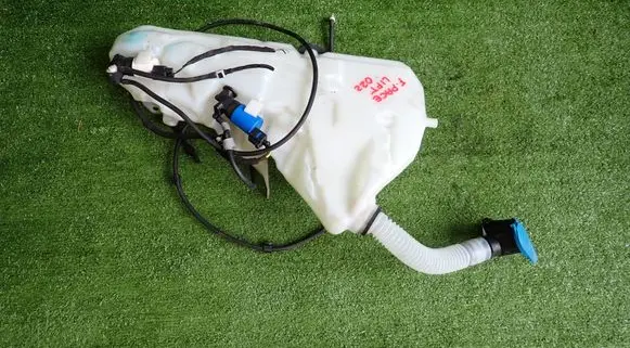 Windshield washer fluid reservoir/tank