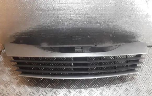 Renault Laguna II Front bumper upper radiator grill 8200012581